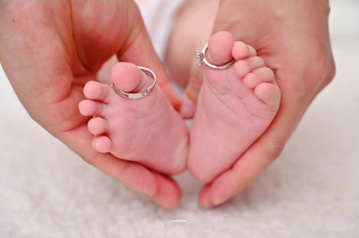 广州借卵试管代怀包男孩宝宝拉稀带血